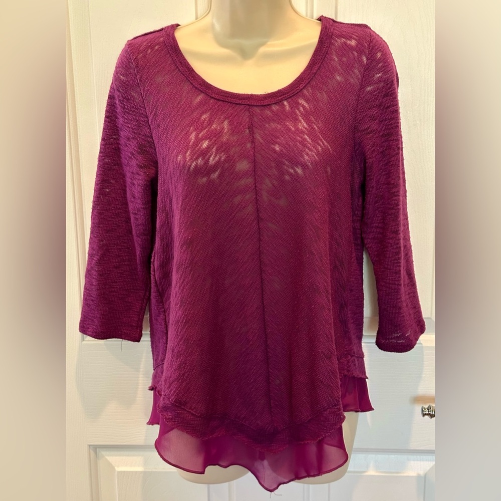Absolutely Famous! Medium Purple/Plum 3/4 sleeve top with feminine trim. Clean.